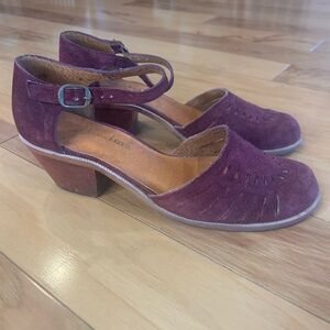 Bellissima Vintage-Style Elegant Burgundy Suede Heels
